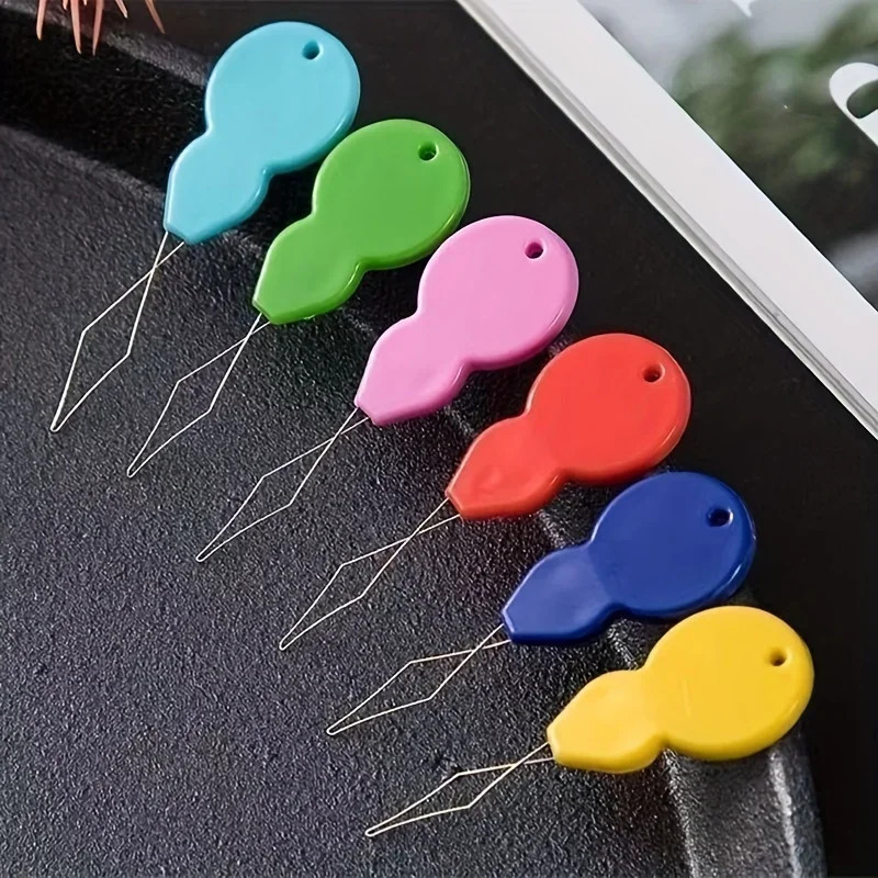 Sewing Necessities - Aiguilles à coudre en plastique -